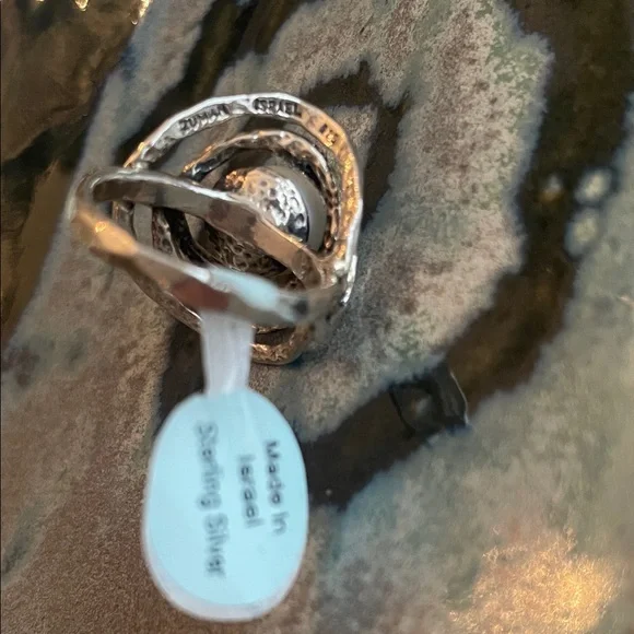 Noa Zuman (Israel) Hammered Sterling Silver Ring with White Pearl Center Size 7 - Picture 3 of 3